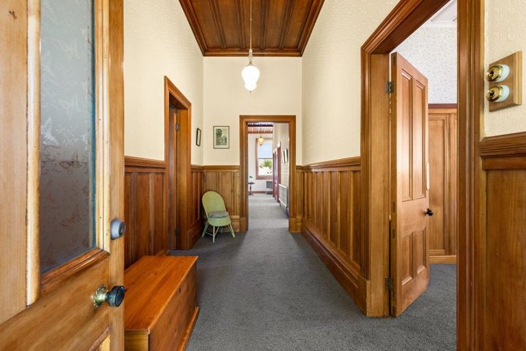 Photo of property in 2 Cobden Crescent, Bluff Hill, Napier, 4110