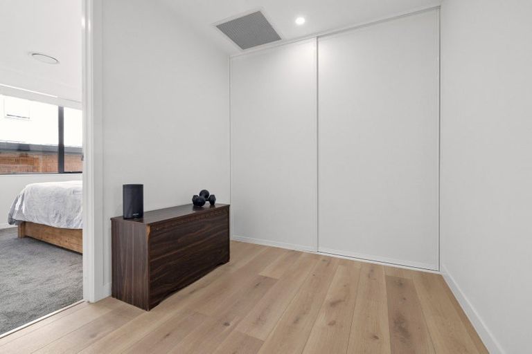 Photo of property in 10b Windlass Street, Long Bay, Auckland, 0630