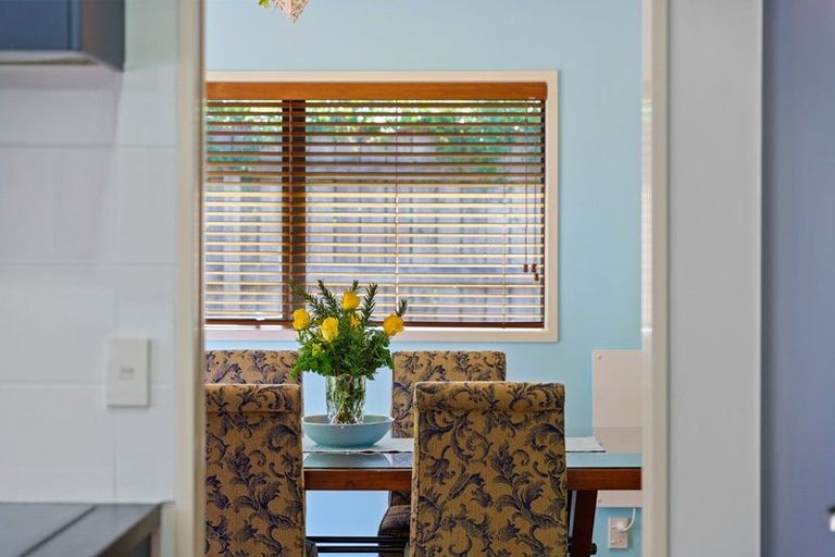 Photo of property in 4 Leanne Way, Waikanae Beach, Waikanae, 5036