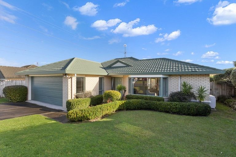 Photo of property in 122 Charles Prevost Drive, The Gardens, Auckland, 2105