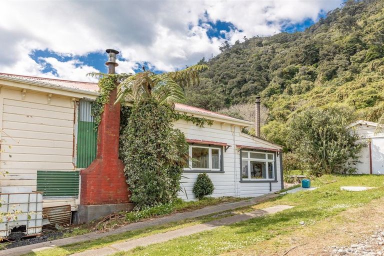 Photo of property in 35 Torea Street, Granity, 7823