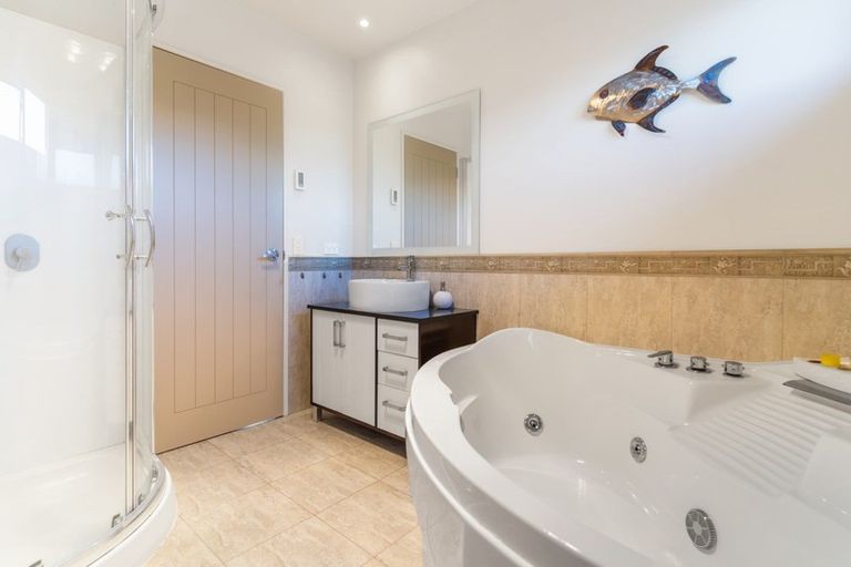 Photo of property in 30 Pine Harbour Parade, Beachlands, Auckland, 2018