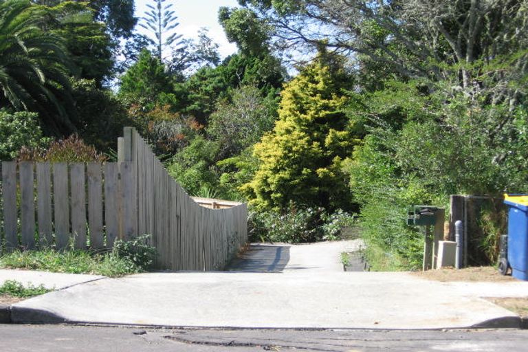 Photo of property in 5 Titchener Street, New Lynn, Auckland, 0600