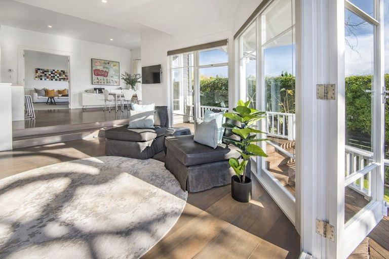 Photo of property in 242 Lake Road, Hauraki, Auckland, 0622