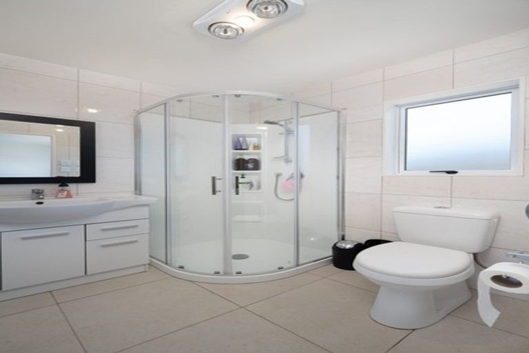 Photo of property in 16 John Broad Place, Flat Bush, Auckland, 2019