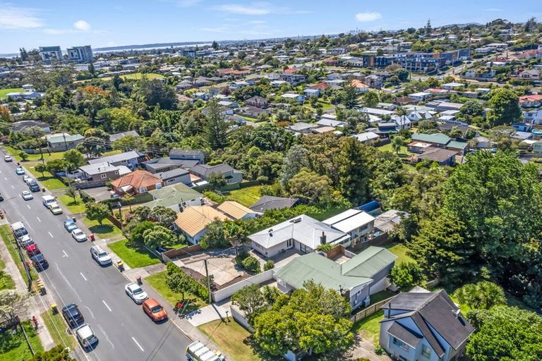 Photo of property in 90 Glendale Road, Glen Eden, Auckland, 0602
