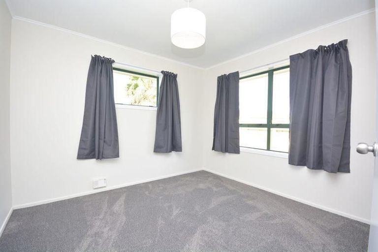 Photo of property in 17 Comet Crescent, Mangere, Auckland, 2022