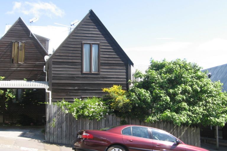 Photo of property in 92 Majoribanks Street, Mount Victoria, Wellington, 6011