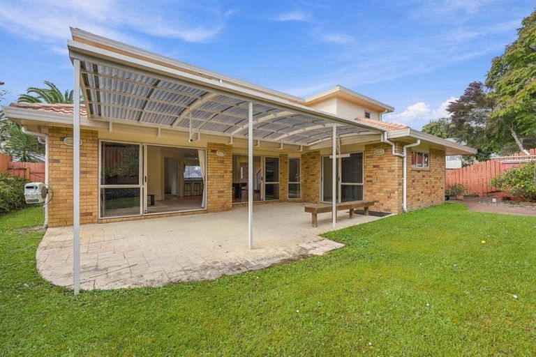 Photo of property in 6 San Ambrosio Rise, Henderson, Auckland, 0612