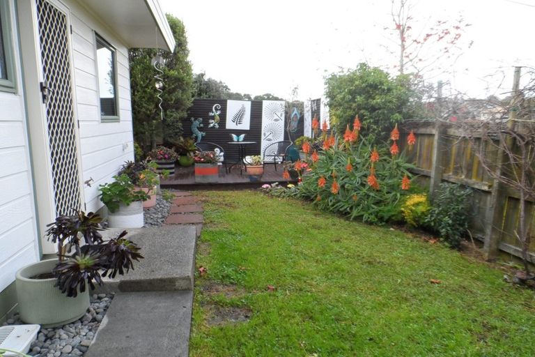 Photo of property in 2/14 Knott Road, Stanmore Bay, Whangaparaoa, 0932