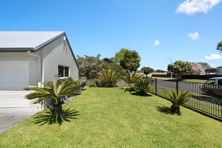 Photo of property in 12 Dover Road, St Andrews, Hamilton, 3200