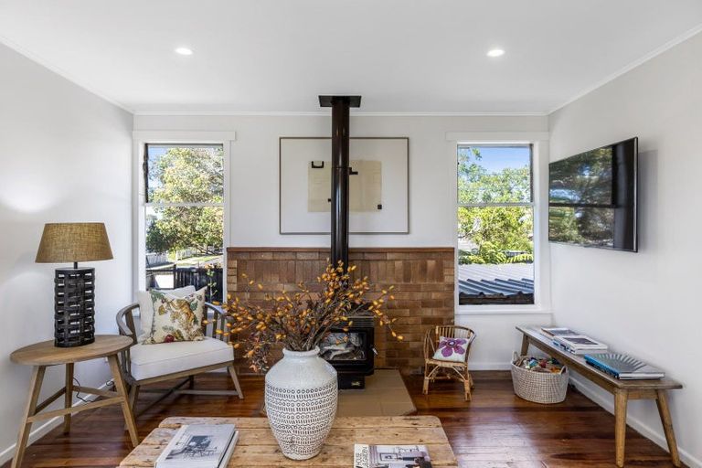 Photo of property in 40 Rosier Road, Glen Eden, Auckland, 0602