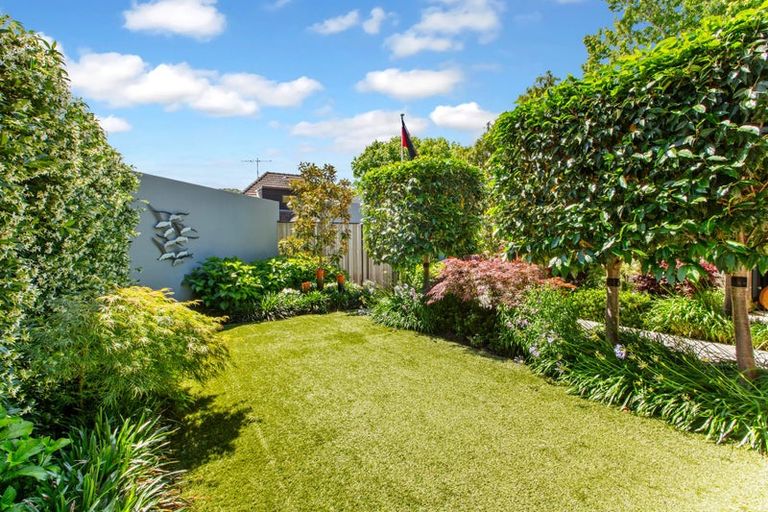 Photo of property in 14 Cheviot Road, Lowry Bay, Lower Hutt, 5013