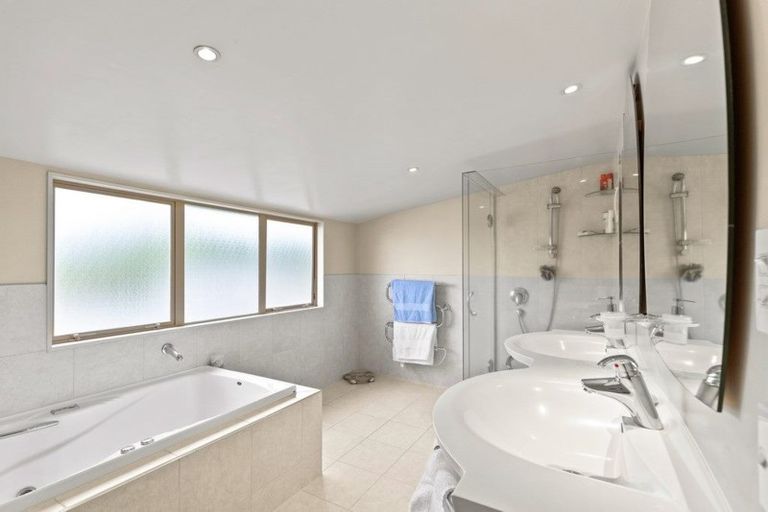 Photo of property in 2/31 Princes Street, Northcote Point, Auckland, 0627