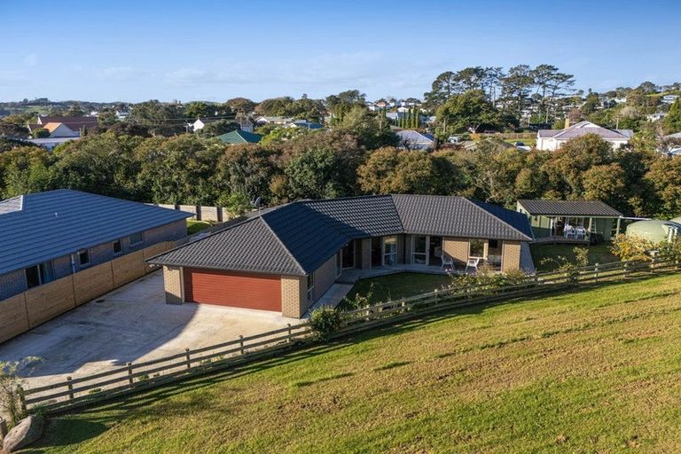 Photo of property in 30 Kawariki Road, Helensville, 0800