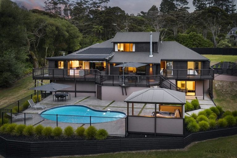 Photo of property in 19 Cochran Road, Oratia, Auckland, 0604