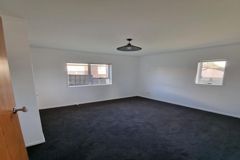 Photo of property in 23 Elsted Place, Goodwood Heights, Auckland, 2105