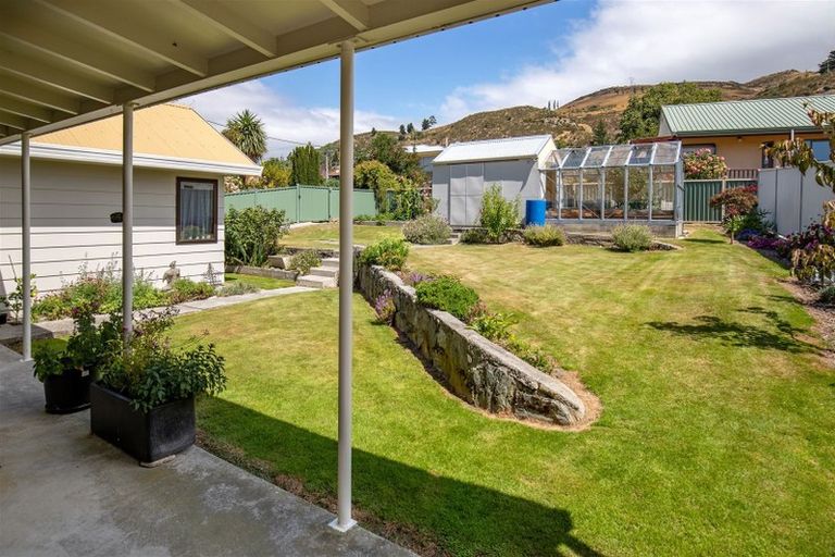 Photo of property in 43 Cheviot Street, Roxburgh, 9500
