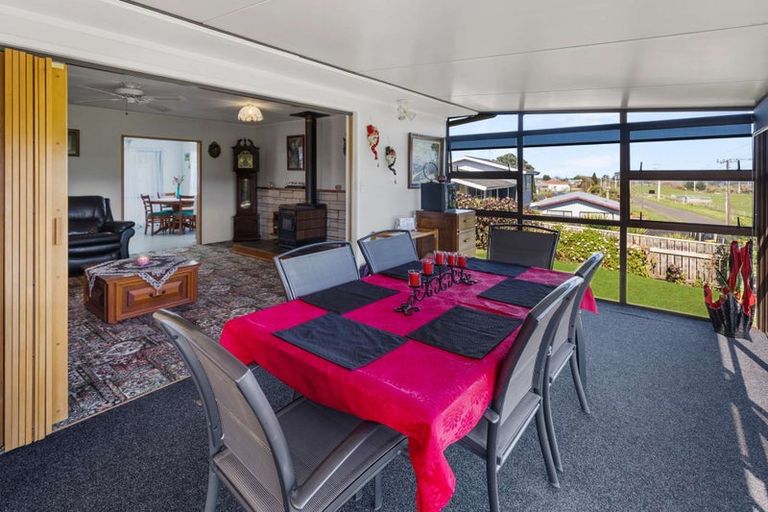 Photo of property in 18 Swinbourne Street, Waverley, 4510