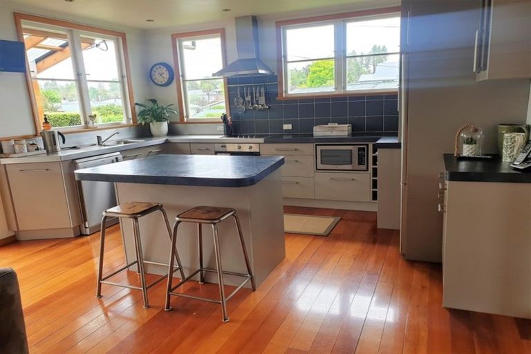 Photo of property in 5 Chamberlain Street, Dannevirke, 4930