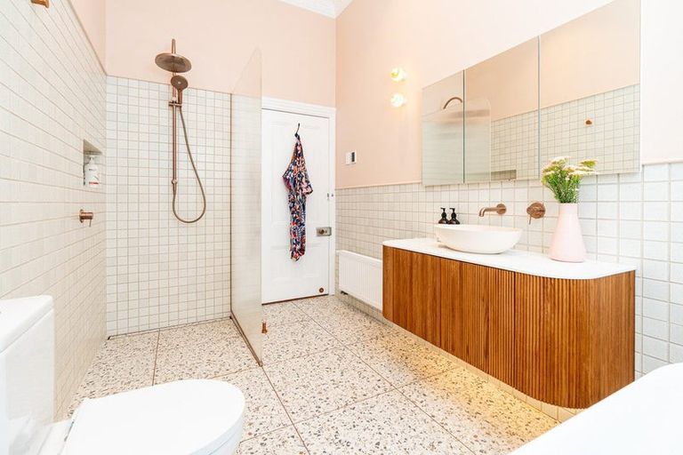 Photo of property in 18 Lawrence Street, Newtown, Wellington, 6021