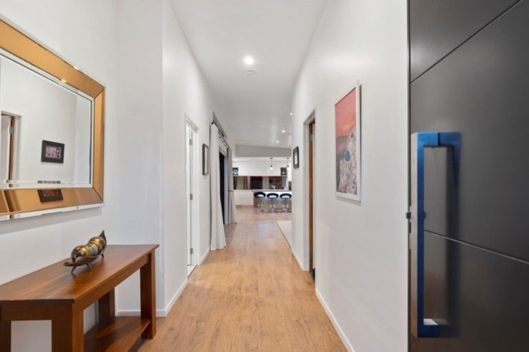 Photo of property in 33 Coast Boulevard, Papamoa Beach, Papamoa, 3118