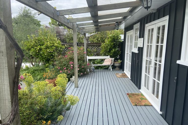 Photo of property in 12a Oxford Street, Martinborough, 5711