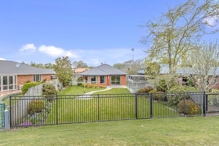 Photo of property in 21 Langley Place, Belfast, Christchurch, 8051