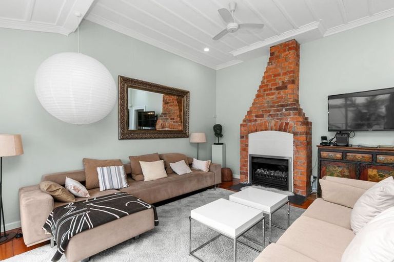 Photo of property in 11 Hinemoa Street, Birkenhead, Auckland, 0626