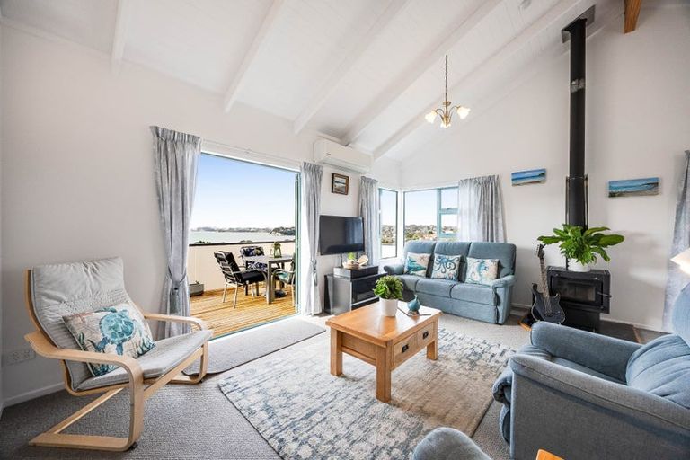 Photo of property in 16 Tamatea Drive, Snells Beach, 0920