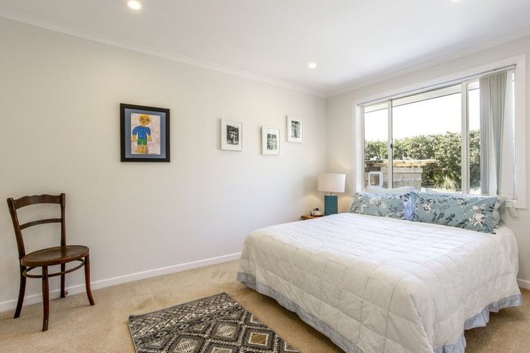 Photo of property in 2247 South Head Road, South Head, Helensville, 0874