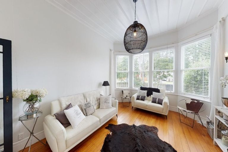 Photo of property in 24 Brassey Road, Saint Johns Hill, Whanganui, 4500