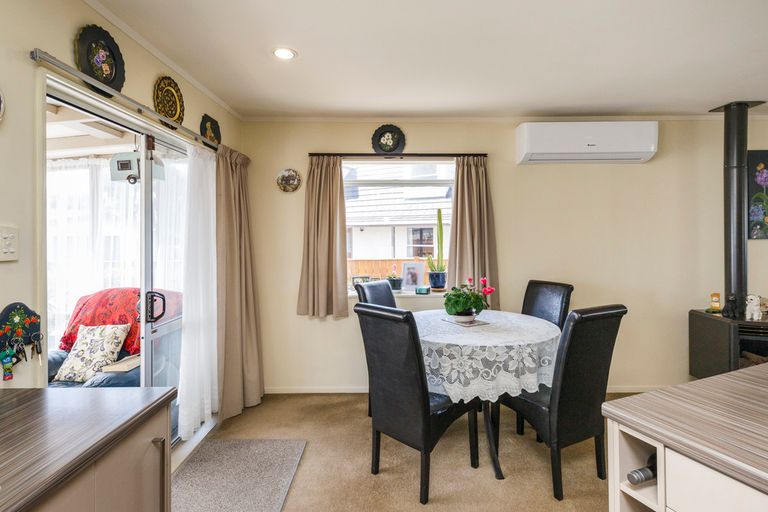 Photo of property in 12 Humphries Place, Awapuni, Palmerston North, 4412
