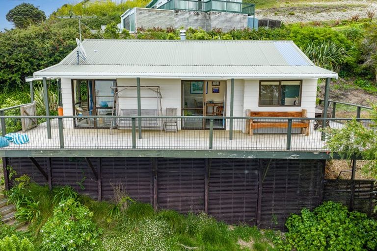 Photo of property in 14 Cliff Street, Pahi, Paparoa, 0571