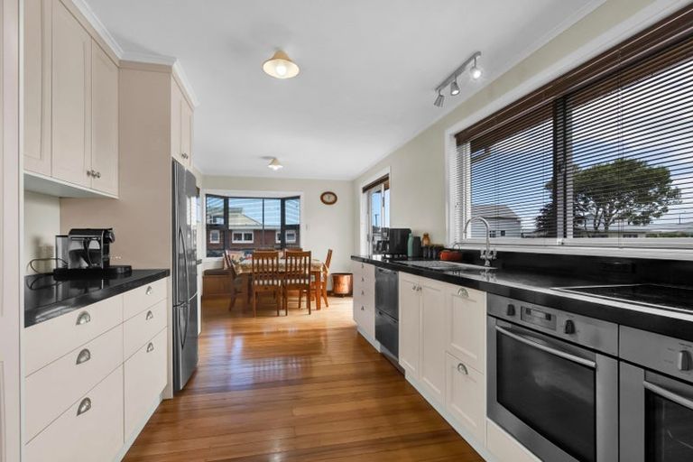 Photo of property in 239 Mangorei Road, Merrilands, New Plymouth, 4312