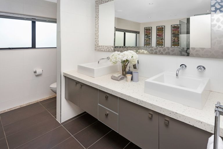 Photo of property in 12 Mark Edward Drive, Half Moon Bay, Auckland, 2012