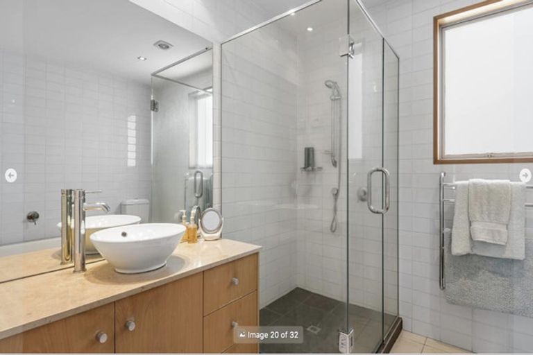 Photo of property in 2/55 Parr Terrace, Castor Bay, Auckland, 0620