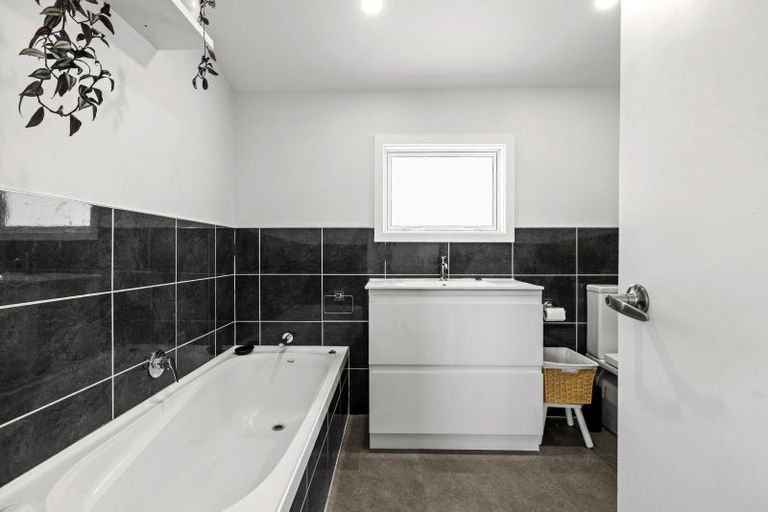 Photo of property in 43 Sutherland Road, Brookfield, Tauranga, 3110