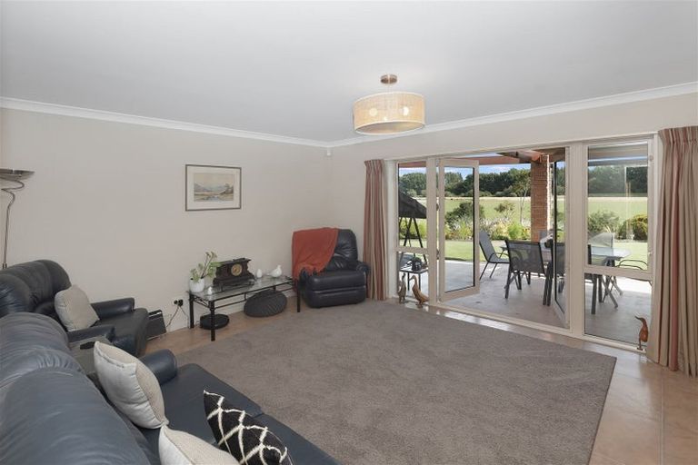 Photo of property in 54 Queens Avenue, Waikuku Beach, 7402