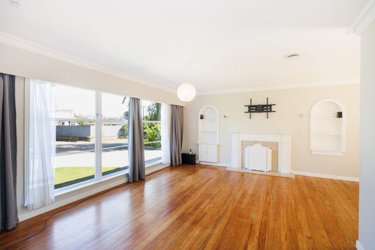 Photo of property in 27 Saint Albans Avenue, Hokowhitu, Palmerston North, 4410