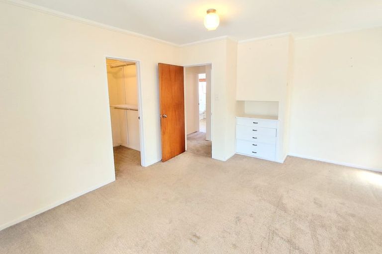 Photo of property in 56 Archibald Road, Kelston, Auckland, 0602