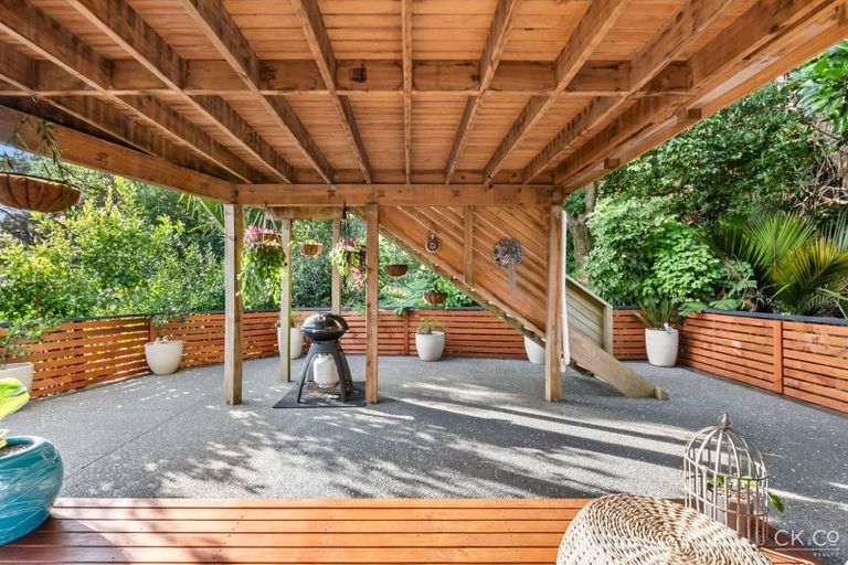 Photo of property in 212 Whites Line East, Waiwhetu, Lower Hutt, 5010