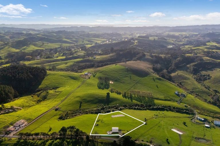 Photo of property in 86 Valley Road, Waitoki, 0871