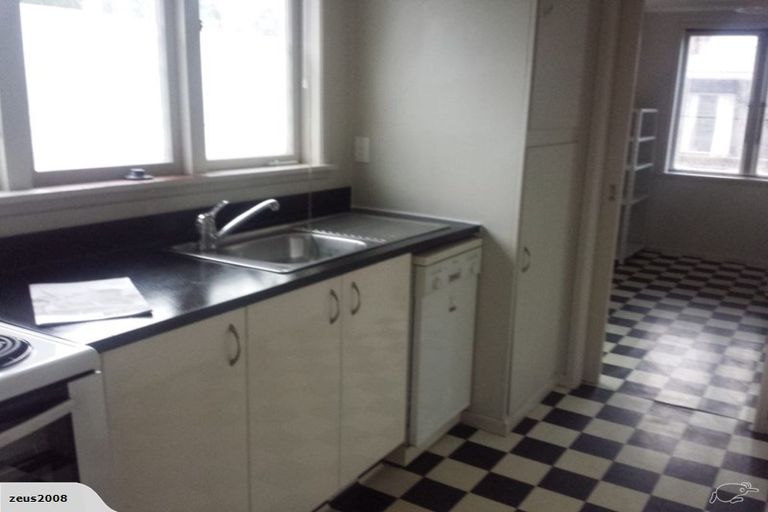 Photo of property in 1/40 Mahara Avenue, Birkenhead, Auckland, 0626