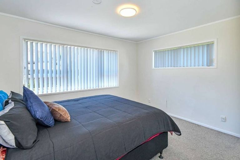 Photo of property in 2/3 Secretariat Place, Randwick Park, Auckland, 2105