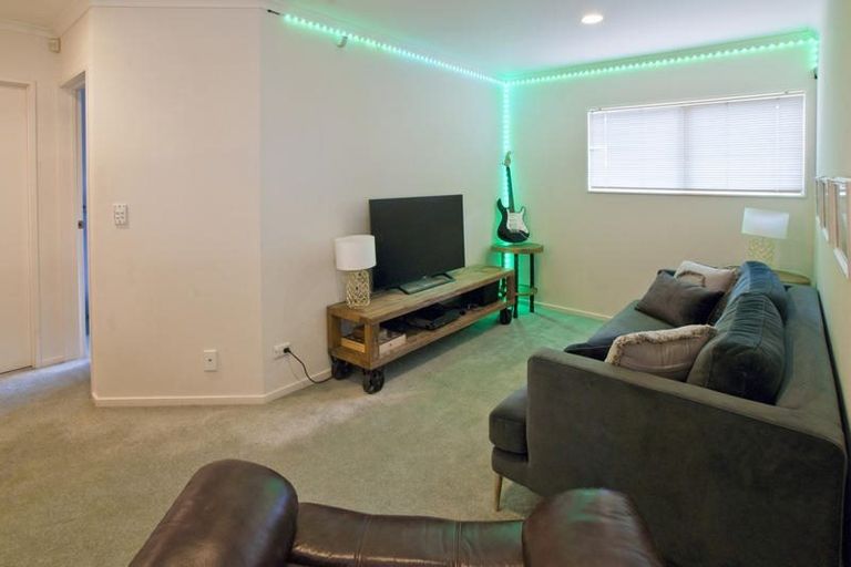 Photo of property in 2/13a Sandspit Road, Cockle Bay, Auckland, 2014