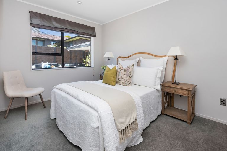 Photo of property in 12 Mark Edward Drive, Half Moon Bay, Auckland, 2012