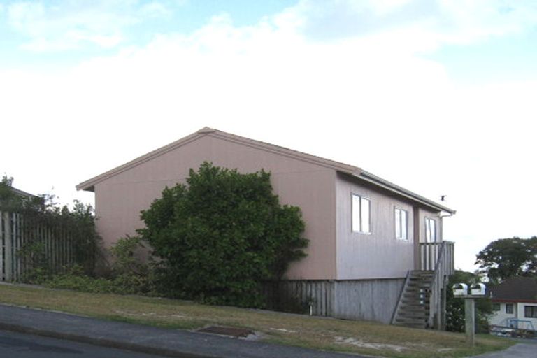 Photo of property in 16 Worthington Place, West Harbour, Auckland, 0618