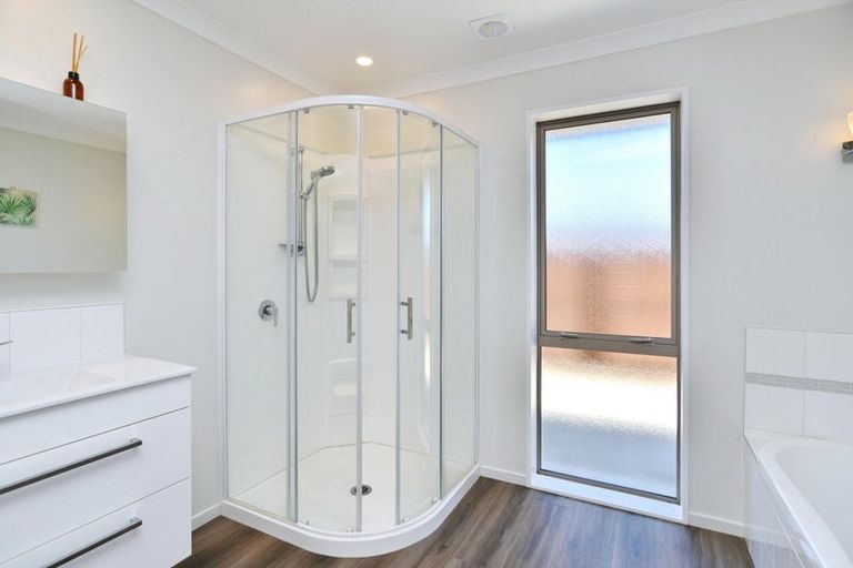 Photo of property in 7 Walnut Way, Rangiora, 7400