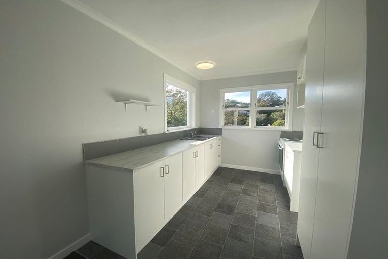 Photo of property in 179 Newlands Road, Newlands, Wellington, 6037